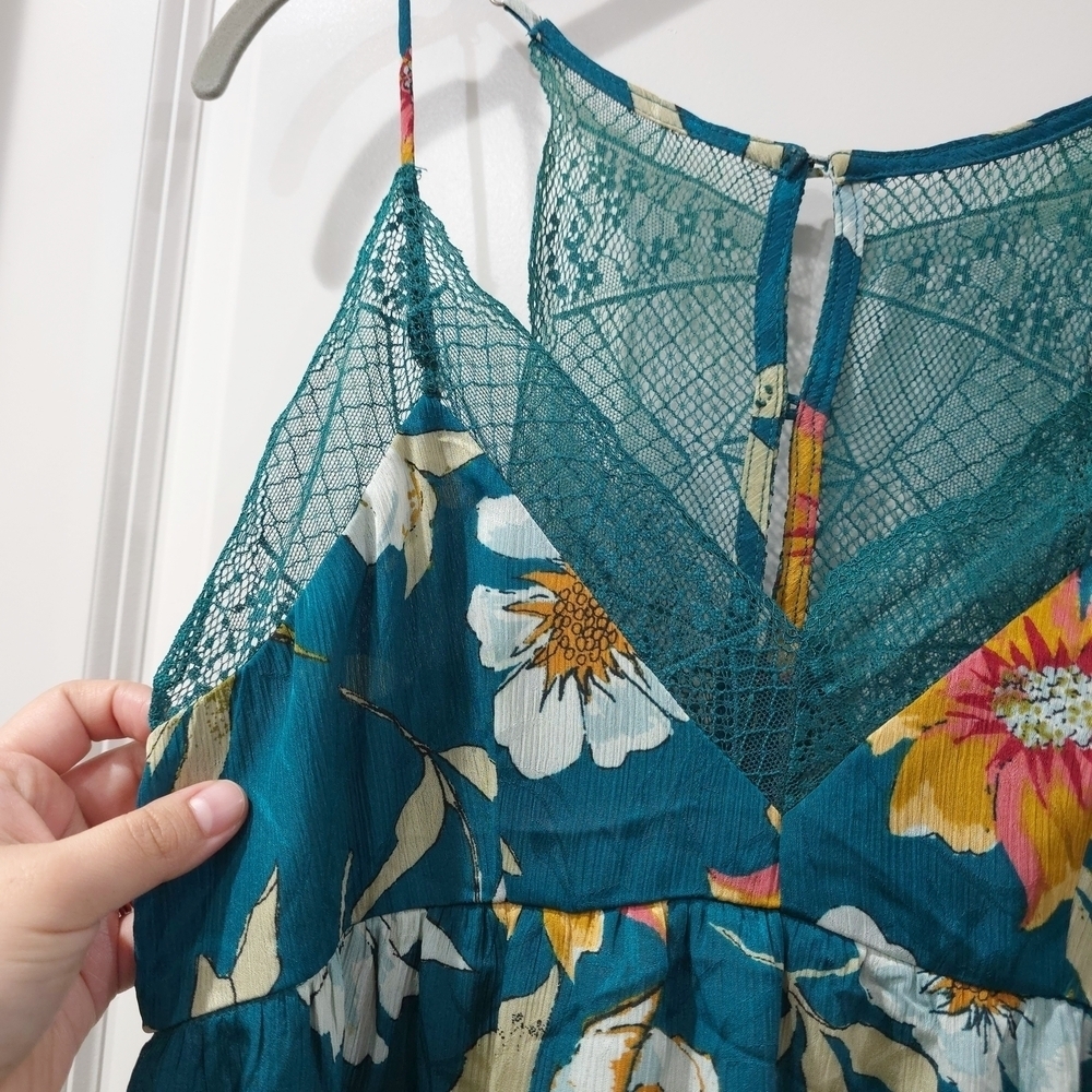 ✨️4/$20. Spring Floral Teal Sleeveless Cami Top, Lace Detail, Back Button Detail - Picture 5 of 16